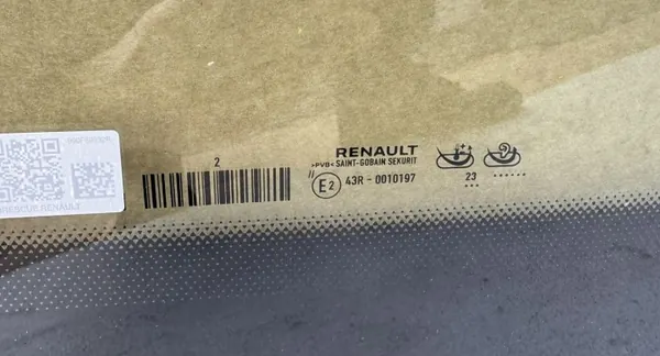 Renault OE 990F59932R voorruit met radarsensor image 3