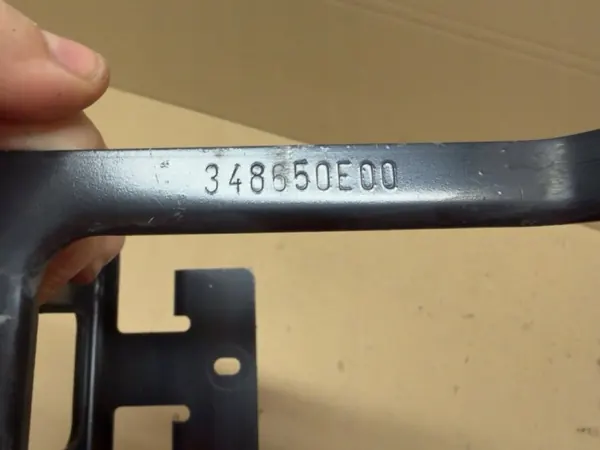 Opel Mokka B Radiatorbevestiging OEM 348650E00 image 3