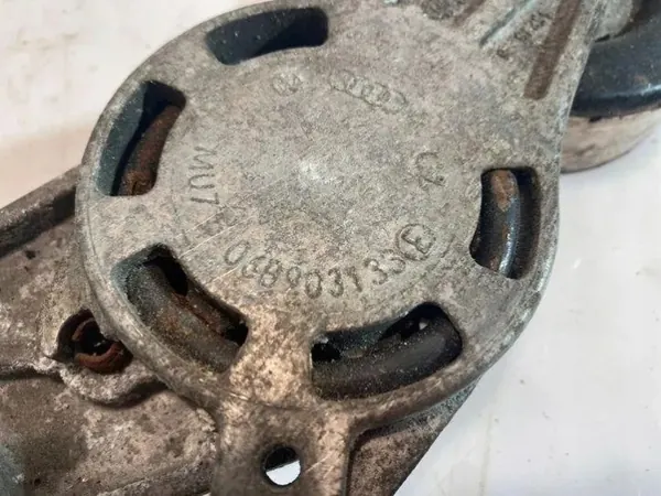 Audi A4 2.0L bensin remspännare OEM 06B903133 image 3