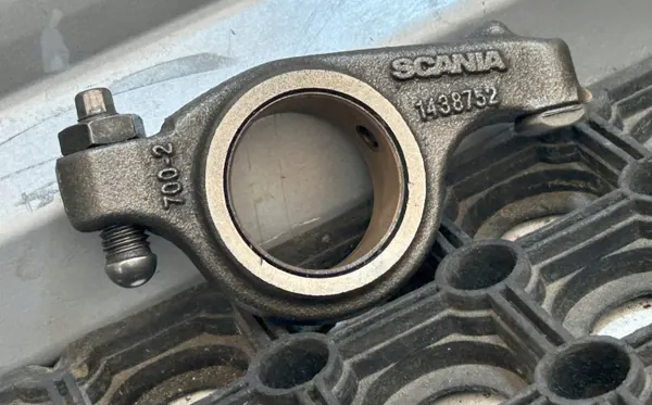 Empujadores de Válvula Scania OEM 1438752 - Usado image 3