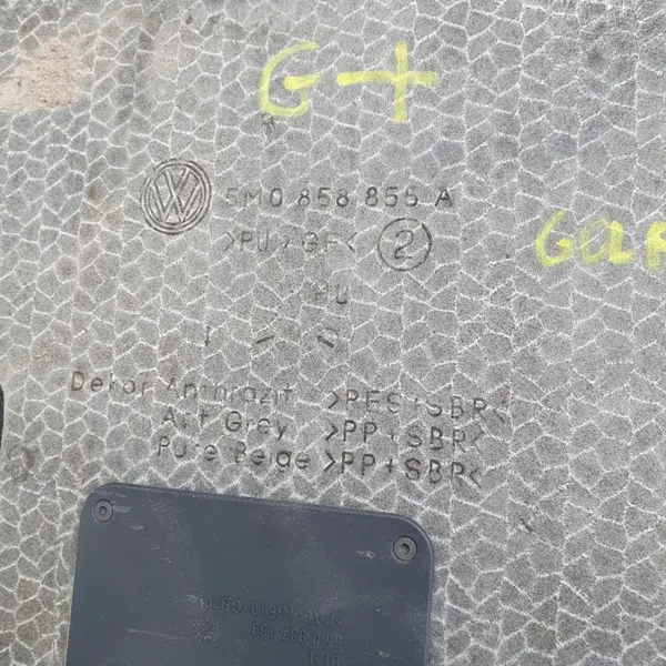 OEM 5M0858855A Kofferbakmatplank voor VW Golf V image 5
