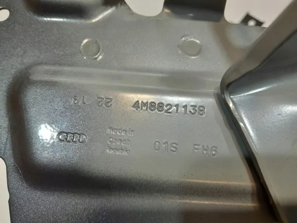 Audi Q7 4M0 höger framskärmsfäste OEM 4M0821162B image 6