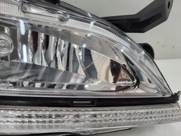 Faro Halógeno Derecho OEM 92202-D76 para Hyundai Tucson image 3