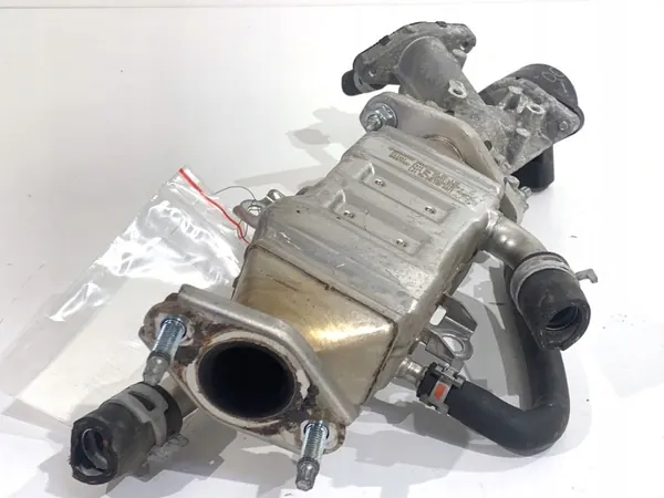 Soupape EGR OEM 25601-37020 pour Toyota Corolla E21 image 3