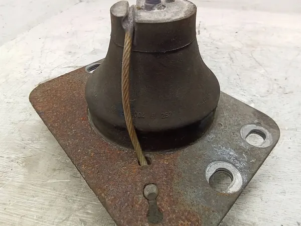 Renault Trafic II (X83) 2014 Engine Mount image 3