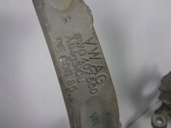 Audi A4 B9 Mozzo Sterzo Destro OEM 8W0407560 image 2