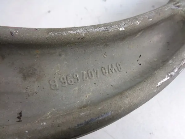 Audi A4 B9 Mozzo Sterzo Destro OEM 8W0407560 image 4