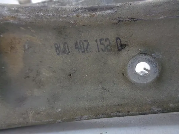 Audi A4 B9 Mozzo Sterzo Destro OEM 8W0407560 image 5