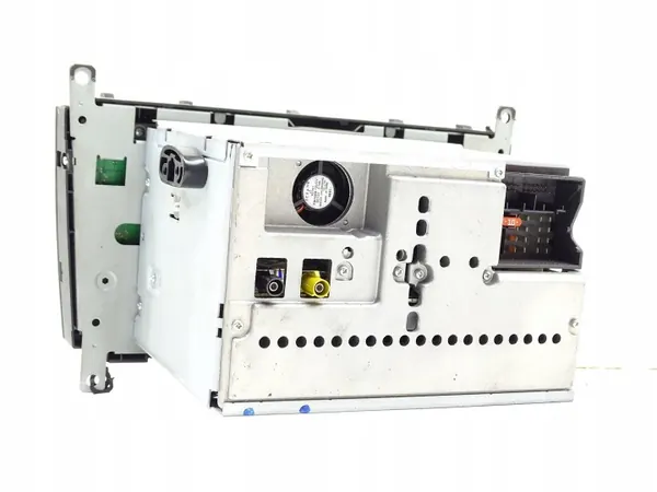 Mercedes-radiosoitin OEM A2038704589 Käytetty image 3