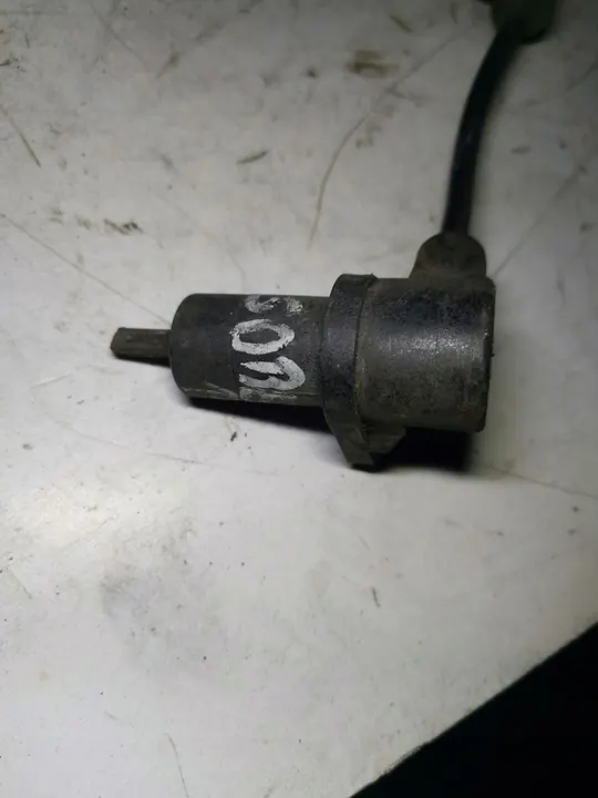 Voorste rechter ABS-sensor KIA SORENTO I 956713E010 image 2