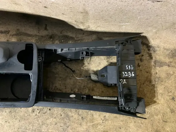 Middenconsole armsteun Mercedes C W204 OEM A2046800050 image 3