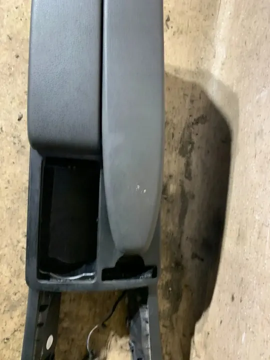 Middenconsole armsteun Mercedes C W204 OEM A2046800050 image 4