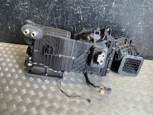 Bläshus OEM 7E5816005B för VW Transporter image 2