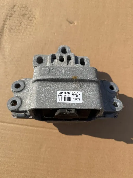 VW AUDI SKODA Moottorin Kiinnike OEM 5N0199555L image 2