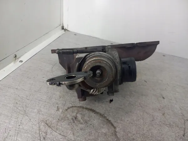 Turbocompresor con colector Opel Astra H 1.9 CDTI image 3