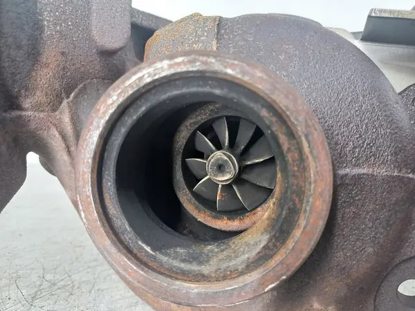 Turbocompresor con colector Opel Astra H 1.9 CDTI image 4