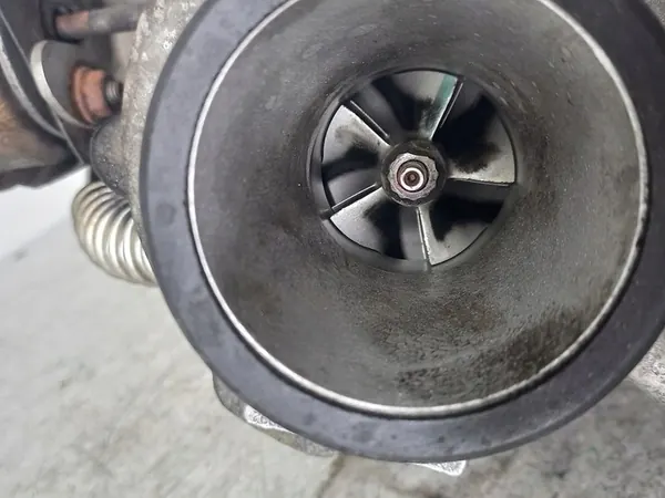 Turbocompresor con colector Opel Astra H 1.9 CDTI image 8