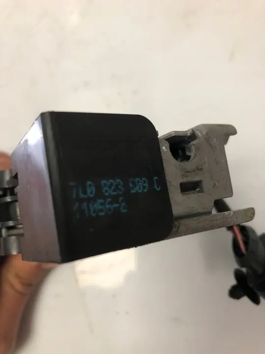 Huvlås VW Touareg 7L 7L0823509C image 2