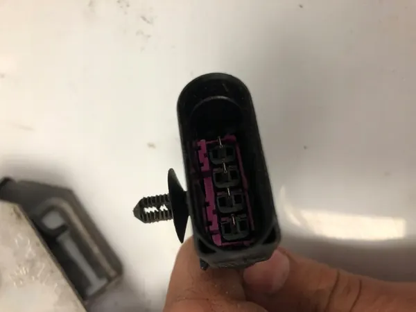 Huvlås VW Touareg 7L 7L0823509C image 3