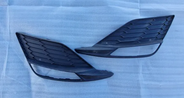 Griglia paraurti destra SEAT LEON FR lift 5F0853666H image 3