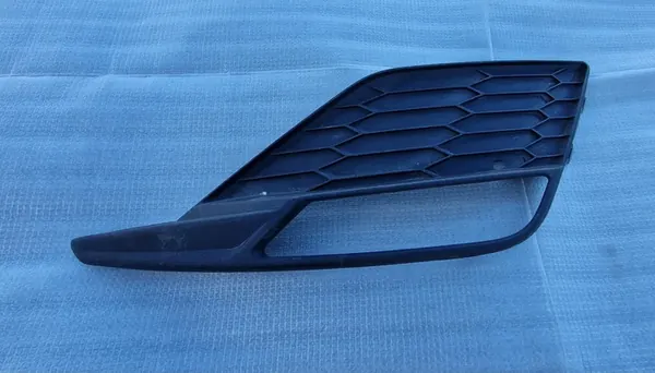 Griglia paraurti destra SEAT LEON FR lift 5F0853666H image 5