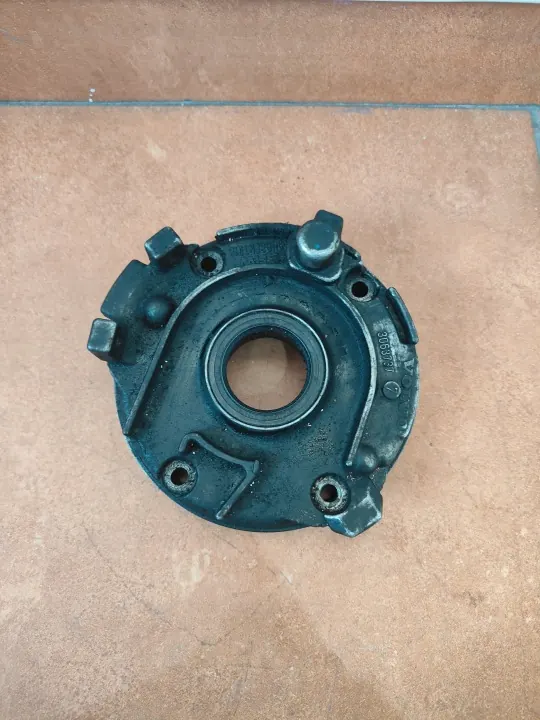 Volvo XC90 2.4 D5 Oliepomp OEM 3063737 image 2