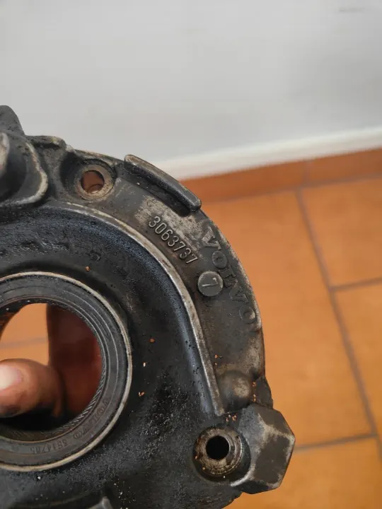 Volvo XC90 2.4 D5 Oliepomp OEM 3063737 image 3
