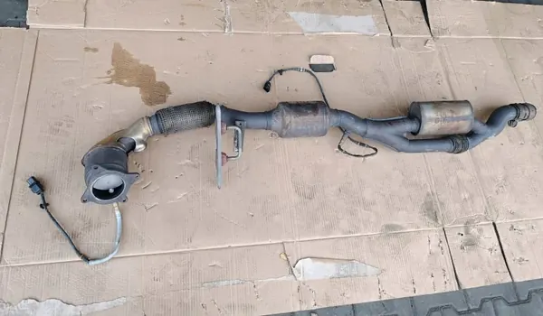 Catalyseur Audi TT 8J 2.0 TFSI 8J0131690B image 2