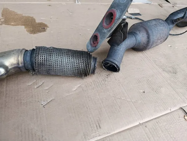 Catalyseur Audi TT 8J 2.0 TFSI 8J0131690B image 3