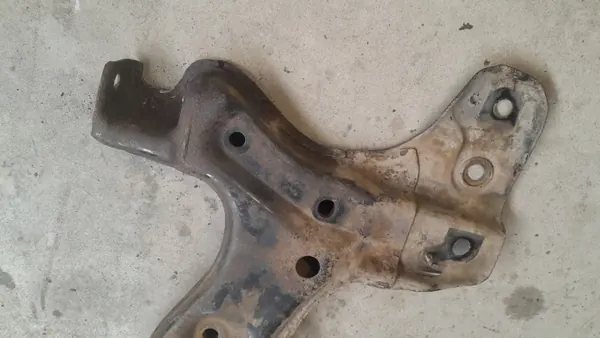 Travers avant TOYOAA pour Toyota Corolla E11 Lift 1.9 D image 4