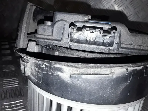 Ventilateur de chauffage Citroen C6 OEM 7737080901AA image 3