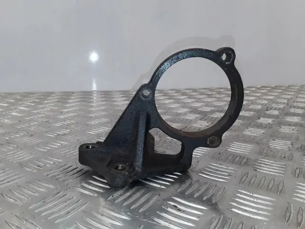Nissan AD210 OEM Halvaxelfäste - Begagnad image 5