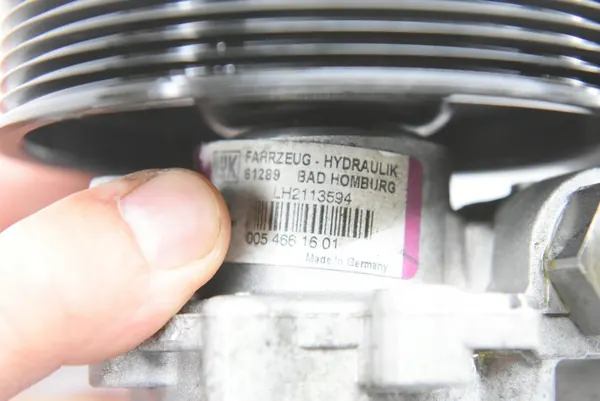 Bomba de Direção Assistida Mercedes SLK R171 com Reservatório image 3