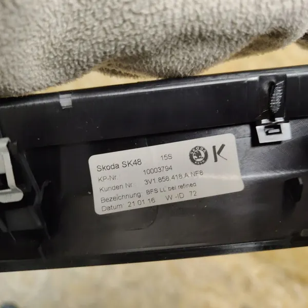 Skoda Superb B8 Dekorlist OEM 3V1858418A belyst image 10