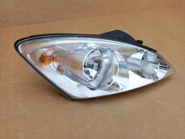 KIA CEED 1 I 06-09 Faro Derecho 92102-1H000 image 3