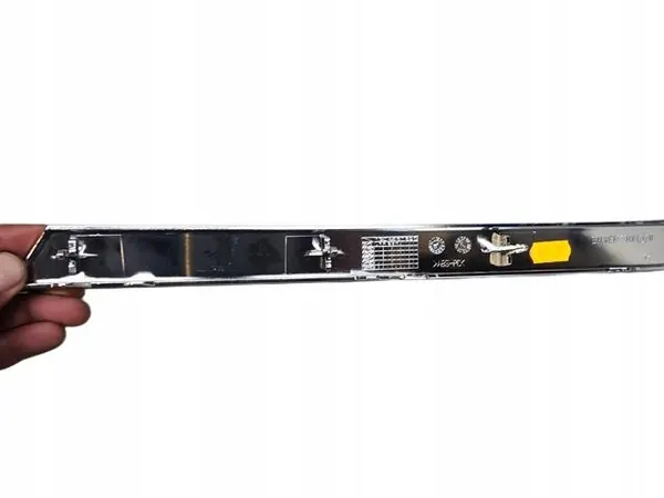 OEM A2077271422 Krom Dörrlist Höger Fram image 9