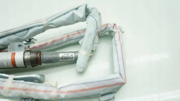 Suzuki Swift MK7 vasen verhoairbag OEM 5004347 image 3