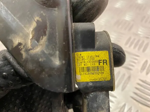 KIA Sportage 2018 framaxel luftfjädring nivåsensor OEM 92190F1000 image 3
