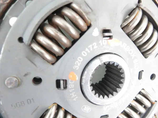 Kytkin Toyota Yaris I 1.3 VVTi image 6