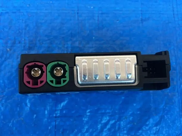 Audi USB-portti OEM 8W0035708A A4 B9/A5 8W:lle image 3