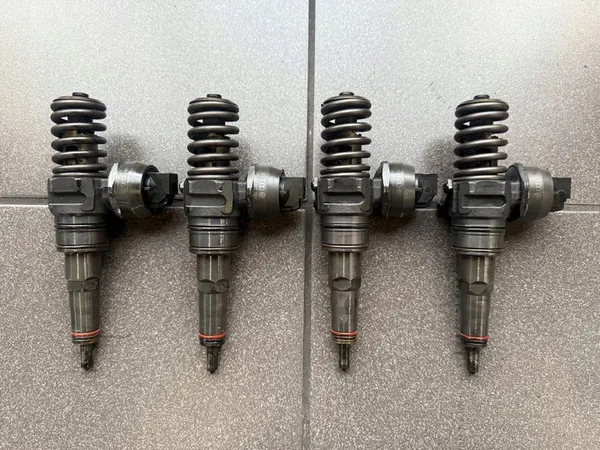 Iniettore 2.0 TDI VW Skoda Seat 038130073AP image 2