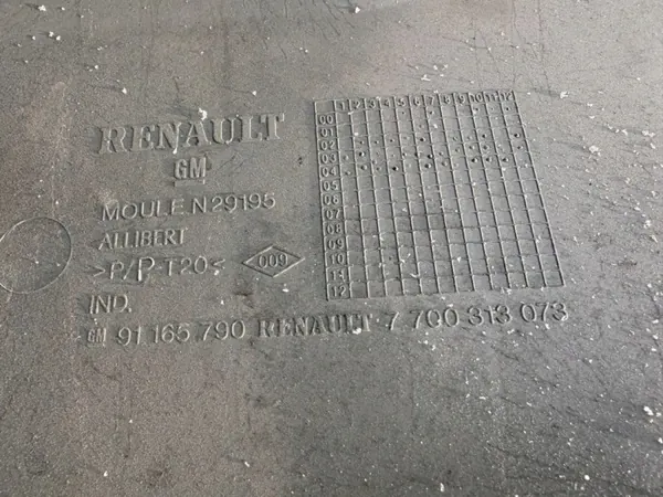 Opel Vivaro Kofferraumabdeckung OEM 91165790 - Gebraucht image 5