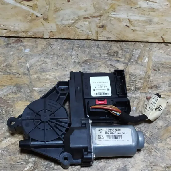 VW Touran I vasen etuikkunan nostin OEM 1K0959793D image 10