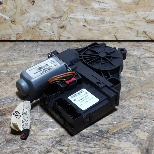 VW Touran I vasen etuikkunan nostin OEM 1K0959793D image 4