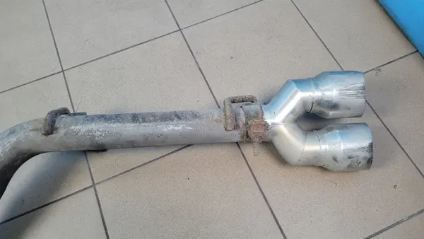 Dodge Challenger SXT 3.6L linker Auspuffendrohr OEM image 8