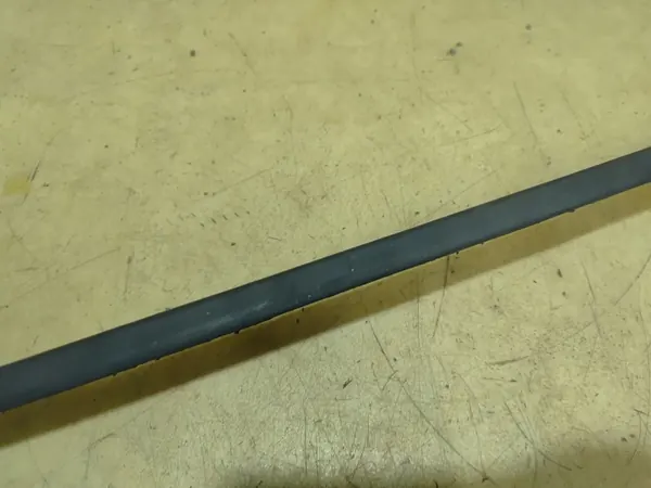 FIESTA MK7 Joint Pare-brise Gauche OEM image 4