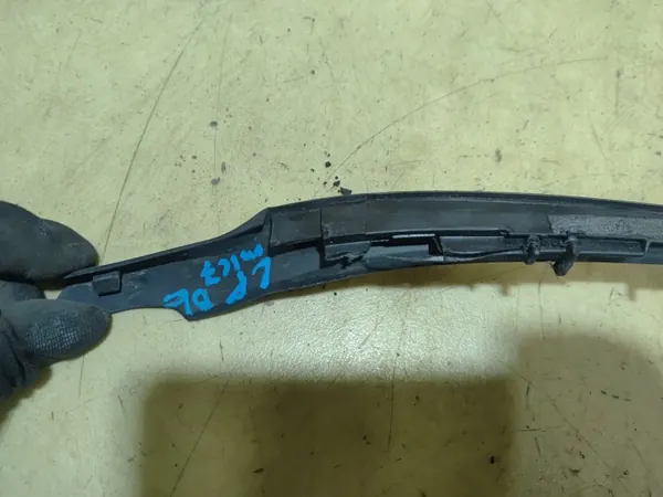 FIESTA MK7 Joint Pare-brise Gauche OEM image 7