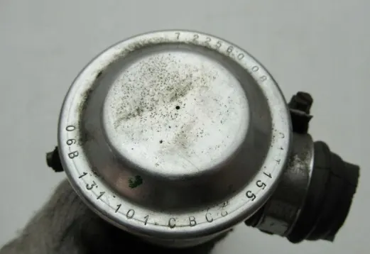 EGR-venttiili AUDI A4 B7 B6 1.8 TURBO 06B131101C image 2