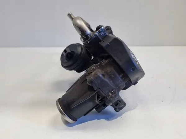 EGR Pakokaasujäähdytin VW Golf VI A3 8P Octavia II 1.6 TDI image 6