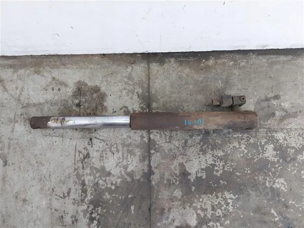 Cylindre hydraulique pour élévateur Renault Midlum image 1